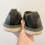 Louise et Cie ‎ Green Camo Washable Knit Pointy Toe Slip On Celete Flats Size 5 Photo 3