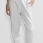 Aritzia  TNA Boyfriend Cozy Fleece Jogger Sweatpants Size Large Gray Photo 0