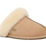 UGG  SCUFFETTE II SLIPPERS SAND SIZE 8 USED CONDITION Photo 0