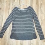 Gap  gray and white Vneck stripe sweater sz Medium Photo 5