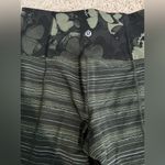 Lululemon  Skinny Groove Pant II Roll Down Green Black Print Size 4 Photo 6