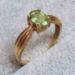 Oval Peridot Yellow Gold Ring Photo 1