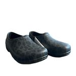 Crocs NWT  Neria Pro II Graphic Work Clog Black Leopard Slip Resistant M9 W11 Photo 2