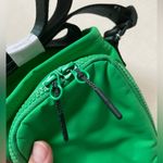 Lululemon Water Bottle Crossbody Bag with Front Pocket 2L - Green Punch Photo 2
