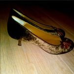 Joey gold brown Christmas holiday velvet leather heels Size 8.5 Photo 4