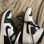 Nike Jordan Air Jordan Women’s 1 Mid SE Photo 1