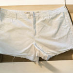 Universal Threads Boyfriend Shorts. White Jean Shorts Classic Style Photo 0