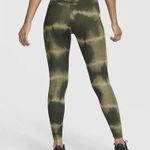 Nike NWT Women's  Dri-FIT One Luxe Mid-Rise Printed Training Leggings Photo 4