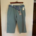 Dockers  Oh My Soft‎ Capri Khaki Diem Size 8 NWT Photo 6