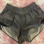Lululemon Shorts Hotty 2.5" Photo 0