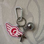 Glossier  limited edition airplane keychain  Photo 0