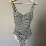 NIPTUCK SWIM Joanne One Photo 4