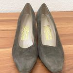 Salvatore Ferragamo Vintage DE 17085 149 Olive/Gray Suede Low Heel Pumps Size 6 Photo 3