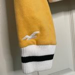 Hollister Retro Varsity Cropped Crewneck - Yellow & Black Photo 3