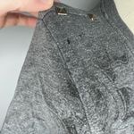 BKE THE BUCKLE // Women’s Gray V-Neck Short Sleeve Shirt, Medium Photo 5