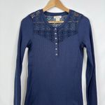 Ariat  Womens Navy Blue Long Sleeve Henley Shirt Lace Yoke Thermal Size S Photo 6