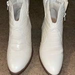 Belk Short white cowboy boots  Photo 0