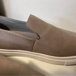 DKNY  Womens Jilian Leather Low Top Slip On Gray Nubuck Size 8 Photo 3