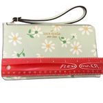 Kate Spade  Green Day Tripper Daisy Medium Wristlet Purse EUC Photo 7