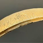 Vintage Signed MONET Brushed Gold Tone Etched Star Asterisk Bangle Bracelet 38g. Photo 9