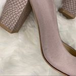 Tahari   Fawn suede platform pumps‎ sz 6.5 Photo 3
