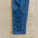 Active Life Leggings with Cut-Out Criss-Cross Pattern Photo 5