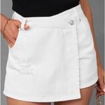VICI DOUGHERTY WHITE DENIM SKORT Photo 2