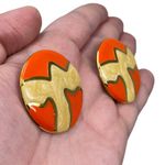 Vintage Unsigned Gold Tone Orange & Tan Enamel Retro Post Earrings 80s 90s Photo 1