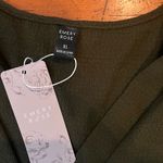 Chic Forest Green V Photo 3