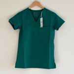 FIGS  Women's Catarina One Pocket Scrub Top in Hunter Green, Size XXS Photo 8