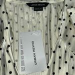 Urban revivo - POLKA DOT V-NECK SHIRT Photo 4