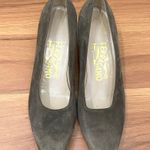 Salvatore Ferragamo Vintage DE 17085 149 Olive/Gray Suede Low Heel Pumps Size 6 Photo 2