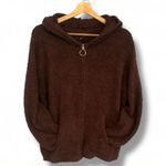 Pretty Little Thing CHOCOLATE BROWN OVERSIZED POCKET FRONT ZIP THROUGH HOODIE 4 PRODUCT DETAILS Get ready for those colder months with this hoodie doll. Featuring a chocolate brown material, an oversized fit, and a zip-up front. Team this with the matching bottoms and fresh kicks for a chilled vibe we love. Length approx 76cm/30" (Based on a sample size UK 8) Model wears size UK 8/ EU 36/ AUS 8/ US 4 Model Height - 5ft 10" Category: Athleisure Product type: Hoodie Color: Brown Material: Fleeceback Sweat Design: Plain Neckline: Hooded Occasion: Day Product code: CMS6246 Photo 5