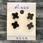 Black and Gold Clover Earrings Photo 0
