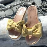 UGG  Yellow Bow Platform Sandals Size 6.5 Photo 5