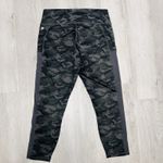 Fabletics NWT Camo Capri Leggings Size L 10-12 Photo 6