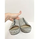 Vera Wang Simply  Wedges Size 9.5 Black White Textile Upper Open Toe Sandals Photo 7