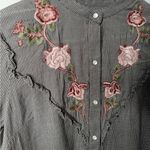 Lucky Brand  embroidered floral ruffle long sleeve snap button down shirt Size S Photo 4