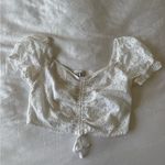 Hollister white flower whole pattern cropped top short sleeve Photo 1