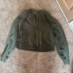 Lululemon  Scuba Photo 0