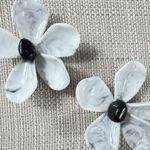 ZARA  White Flower Statement Earrings Photo 9
