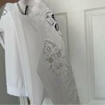Women’s European white sweatshirt​ with accent sleeves size small Photo 3