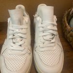 VEJA  Women White And Gold Sneakers Shoes Size 6 Photo 1