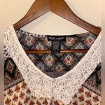 About A Girl Los Angeles floral tunic with crocheted neckline - size lar… Photo 3
