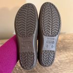 Crocs  Berryessa Brown Suede Flats Shoes Faux Fur Lining Women’s Size 8 Photo 9