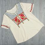 Entro  white embroidered floral short sleeve t shirts no tag should be medium Photo 0
