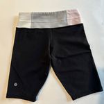 Lululemon Reverse Groove Short - Size 4 Tall. Photo 2
