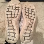 Nike roshe womens flyknit, size 5.5 Photo 4