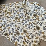 belle du jour Junior’s Short Sleeve Floral Printed Button-down Cropped Blouse Photo 8