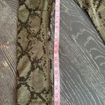 Lululemon Athletica Women's Green Snake/Camo Leggings Size 4 Photo 6